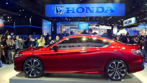 Thông tin Honda Accord 2015 chính thức ra mắt thu hút sự quan tâm của nhiều người. Hàng nghìn email được gửi về cho hãng Honda với mong muốn được sở hữu dòng xe này.