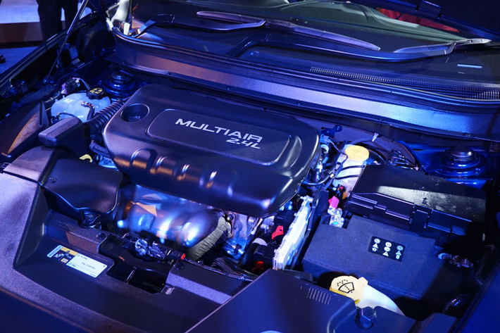 Xe sở hữu động cơ diesel 2.0 lít sinh ra công suất 138 mã lực dẫn động tới 4 bánh thông qua hộp số tự động. Xe có khả năng tăng tốc từ 0-100 km/h trong 12 giây.