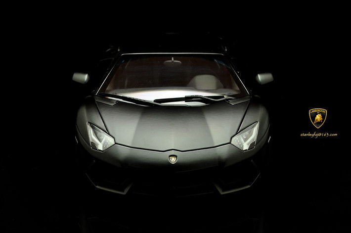 Giá chiếc Aventador khi mua lẻ là hơn 500.000 USD, còn siêu du thuyền 39S Cuddy có giá là 500.000 USD. Khi mua trọn bộ combo này, chi phí sẽ được giảm đi đôi chút cộng thêm những gói bảo hành dài hạn.