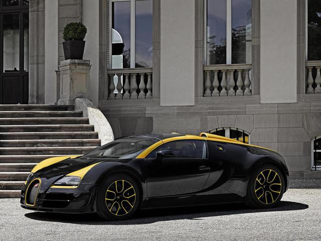 Phiên bản duy nhất của Bugatti Grand Sport Vitesse "1 of 1" được ra mắt tại Pebble Beach (Mỹ) với nhiều tính năng cùng những thay đổi đặc biệt về thiết kế.