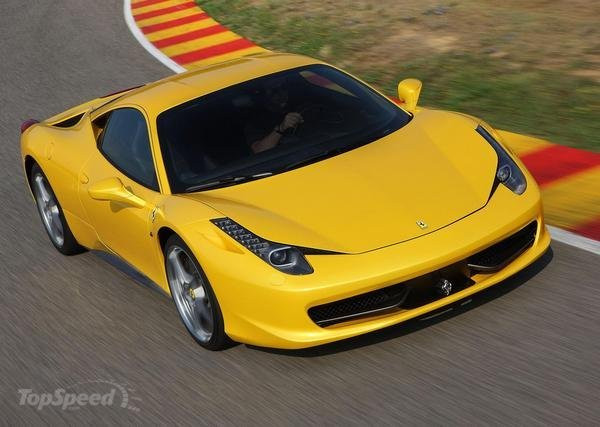 Thiết kế là yếu tố được quan tâm đặc biệt trên Ferrari M458-T. Đại diện Ferrari tiết lộ, xe mang đậm tính khí động học, cản trước được cải tiến, đèn pha và đèn đuôi sắc nét hơn và tích hợp nhiều đèn LED. Đi kèm là công nghệ hiện đại cho khoang nội thất và hỗ trợ hệ thống lái.