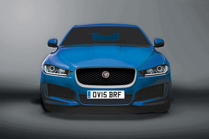 XE - mẫu sedan thể thao mới toanh của Jaguar hứa hẹn sẽ là đối thủ đáng gườm của BMW 3-Series và Audi A4. Là một trong những model quan trọng được phát triển trong vài năm gần đây của hãng xe sang Anh quốc, mẫu xe không chỉ sở hữu diện mạo thu hút, khả năng vận hành ấn tượng mà còn đầy ắp các công nghệ tân tiến.