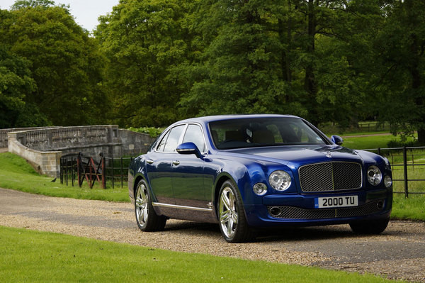 Bentley Mulsanne Speed trang bị động cơ V8 twin-turbo dung tích 6.75 lít đã được hiệu chỉnh công suất để đạt tới 550 mã lực so với 505 mã lực trên bản tiêu chuẩn. Xe chính thức ra mắt tại triển lãm Paris Motor Show 2014 vào tháng 10 tới với giá bán dự kiến rơi vào khoảng 250.000 bảng Anh.