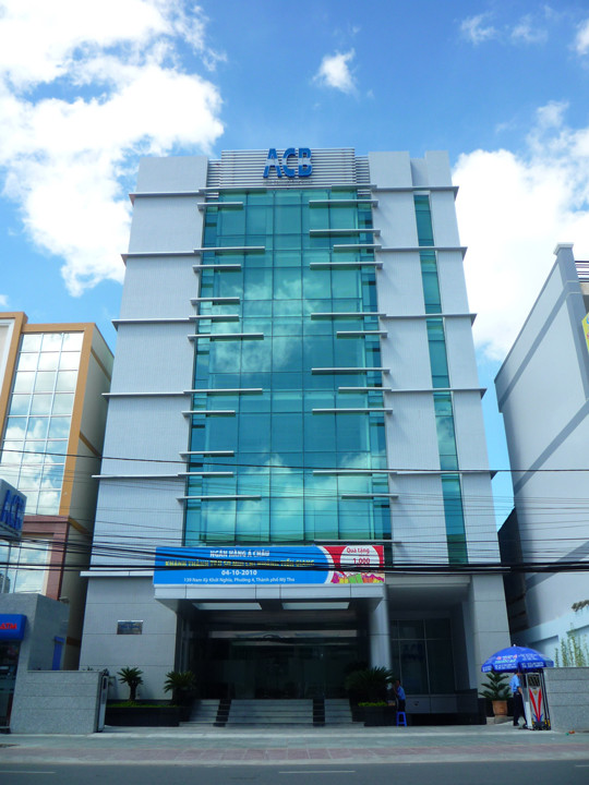 Ngân hàng TMCP Á Châu (ACB) vừa công bố báo cáo tài chính hợp nhất quý 1/2014. Theo đó, tại ngày 31/3, ngân hàng có tổng tài sản 173.390 tỷ đồng, tăng gần 6.800 tỷ đồng so với cuối 2013. Huy động vốn khách hàng đạt 144.409 tỷ đồng, dư nợ cho vay khách hàng 106.910 tỷ đồng.