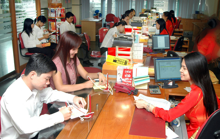 Trong đó, thu nhập từ hoạt động dịch vụ đạt 435 tỷ đồng, chiếm 65% tổng lợi nhuận trước thuế. Tăng trưởng huy động từ tiền gửi khách hàng đạt 3,36% tương ứng 124.014 tỷ đồng, tăng trưởng tín dụng từ cho vay khách hàng duy trì ở mức ổn định đạt 2,25% tương đương 71.858 tỷ đồng.