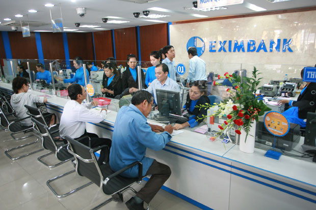 Tuy nhiên các chỉ tiêu huy động và cho vay khách hàng của Eximbank đều giảm lần lượt 5% và 2% so với đầu năm và đạt mức 75.346 tỷ và 81.619 tỷ đồng. Tỷ lệ nợ xấu tăng từ 1,98% lên 2,38%, trong đó nợ có khả năng mất vốn tăng 16% lên mức 1.246 tỷ đồng.