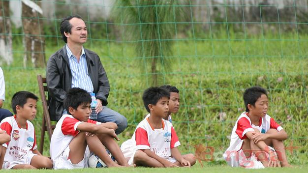Đứng thứ 2 trong danh sách các tỷ phú giàu nhất trên sàn chứng khoán Việt là ông Đoàn Nguyên Đức - chủ tịch tập đoàn Hoàng Anh Gia Lai. Ông Đức không chỉ thành danh trong nghiệp kinh doanh mà còn là một ông bầu bóng đá nổi tiếng.