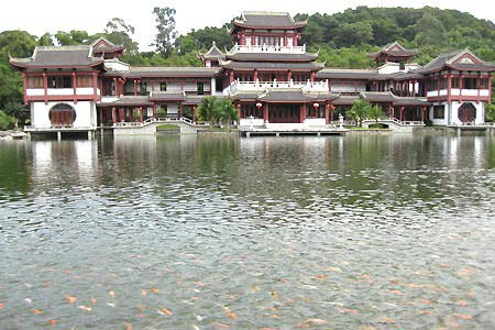 Khách cũng thông báo bỏ tour đến Trung Quốc ở Công ty du lịch Việt. Ảnh: Hồ nước trung tâm công viên Thanh Tú Sơn ở thành phố Nam Ninh của Trung Quốc.