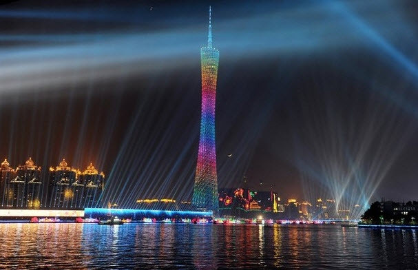 Tương tự, tại các công ty du lịch khác như Công ty du lịch Bến Thành, Công ty du lịch Fiditour... khách đã đăng ký và nộp tiền cũng thông báo hủy tour để chuyển sang du lịch các nước khác hoặc du lịch nội địa. Ảnh: Tháp truyền hình Quảng Châu về đêm.