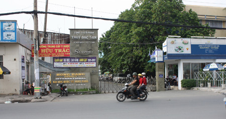 Trong các doanh nghiệp có đất đai bị lấn chiếm và tranh chấp theo báo cáo kiểm toán cũng có tên Seaprodex với diện tích đất 24.619 m2. Trước đó, báo chí từng xôn xao trước việc khu đất tại số 213 Hòa Bình, quận Tân Phú được Seaspimex (công ty thành viên của Seaprodex) lấy về cho Đại học Hồng Bàng thuê, sau khi Công ty Đại Đô Thành ký hàng loạt hợp đồng lừa bán căn hộ trên đó.