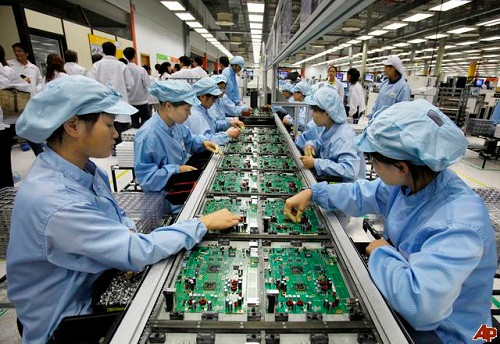 Thông tư cũng yêu cầu các phương án sản xuất kinh doanh, dự án đầu tư sử dụng vốn vay nước ngoài phải được cấp có thẩm quyền phê duyệt theo quy định có liên quan của pháp luật Việt Nam và phù hợp với phạm vi giấy phép thành lập, giấy chứng nhận đăng ký doanh nghiệp, giấy chứng nhận đăng ký kinh doanh, giấy chứng nhận đầu tư... của bên đi vay hoặc của doanh nghiệp mà bên đi vay tham gia góp vốn đầu tư trực tiếp. Thông tư có hiệu lực thi hành từ ngày 15/5/2014.