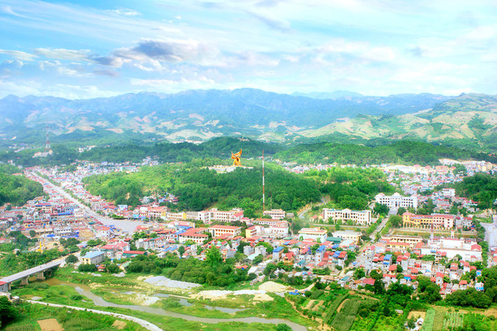 Tại Điện Biên, ngân hàng thế giới (WB) bày tỏ sự quan tâm tới các đề xuất của tỉnh Điện Biên, xem xét bổ sung kinh phí đầu tư cho các dự án đang triển khai, tiếp tục quan tâm việc nâng cao chính sách giảm nghèo, dự án năng lượng nông thôn, vấn đề môi trường... trên địa bàn tỉnh.