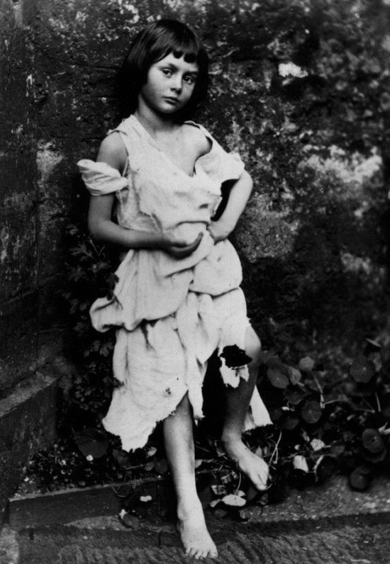 Alice Liddell – cô bé là nguồn cảm hứng cho tác phẩm nổi tiếng của Lewis Caroll – Alice ở xứ sở thần tiên.
