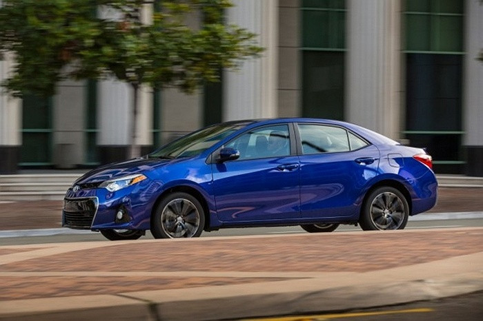 9. Toyota Corolla. Doanh số tháng 8 tăng 23.2%, tương đương 33.088 chiếc bán ra, mẫu xe Corolla vẫn khiến hãng Toyota lọt vào top 10 chiếc xe bán chạy nhất trong tháng, nâng tổng lượng tiêu thụ đạt 238.275 chiếc.