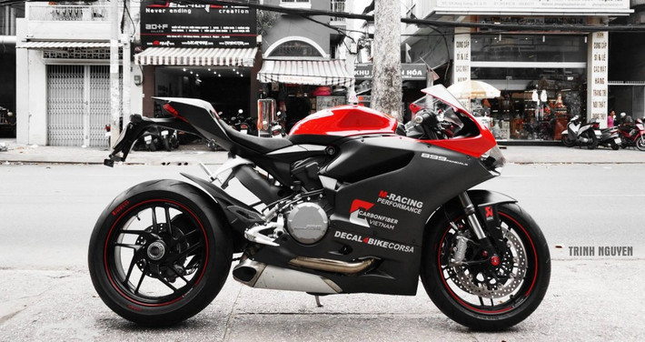 "Thiên thần" Ducati 899 Panigale với 1 gắp duy nhất cùng body kit filber carbon.