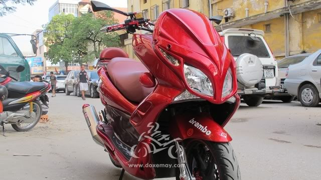 Chiếc xe thật sự nổi bật khi lưu thông trên đường và là niềm mong ước của nhiều dân chơi xe. Nguồn ảnh: doxemay.com.