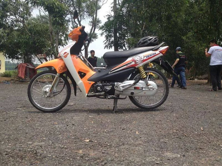 Honda Wave ngẩng cao đầu kiêu hãnh khi được mặc áo mới.