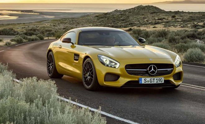 Một đại diện khủng khác của Mercedes, AMG GT 2016 là dòng xe thay thế mẫu SLS AMG và có giá rẻ hơn. AMG GT trang bị động cơ V8 tăng áp kép dung tích 4 lít cho công suất 456 hoặc 503 mã lực và chỉ cần 3,7 giây để đạt vận tốc 100 km/h từ vị trí xuất phát.