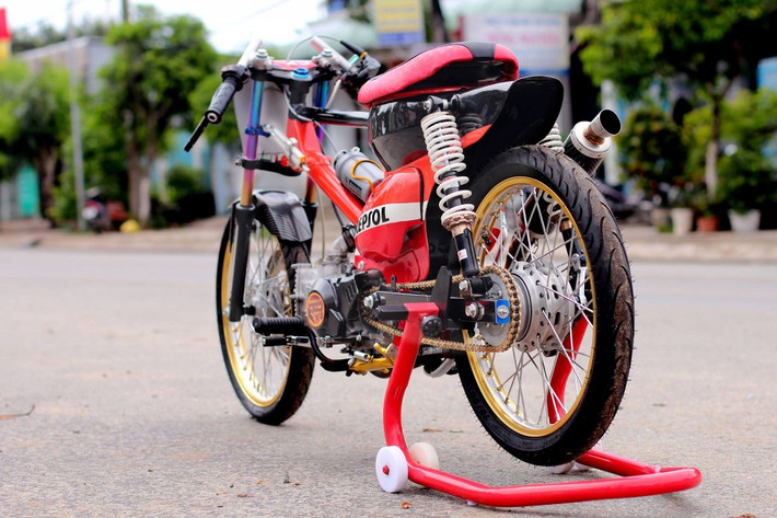 Phuộc sau Racingboy đậm chất chơi.