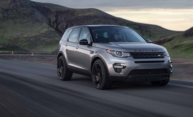 Một trong những cái tên đáng chú ý nhất trong là SUV hạng sang là Land Rover Discovery Sport 2016. Mẫu xe gầm cao 7 chỗ này có thiết kế mới hiện đại hơn với nhiều chi tiết lấy cảm hứng từ dòng xe rất thành công Evoque. Xe còn có khả năng vượt địa hình cực ấn tượng với nhiều công nghệ hỗ trợ mới.