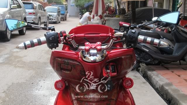 Tổng quan phần ghi đông của chiếc PCX này.