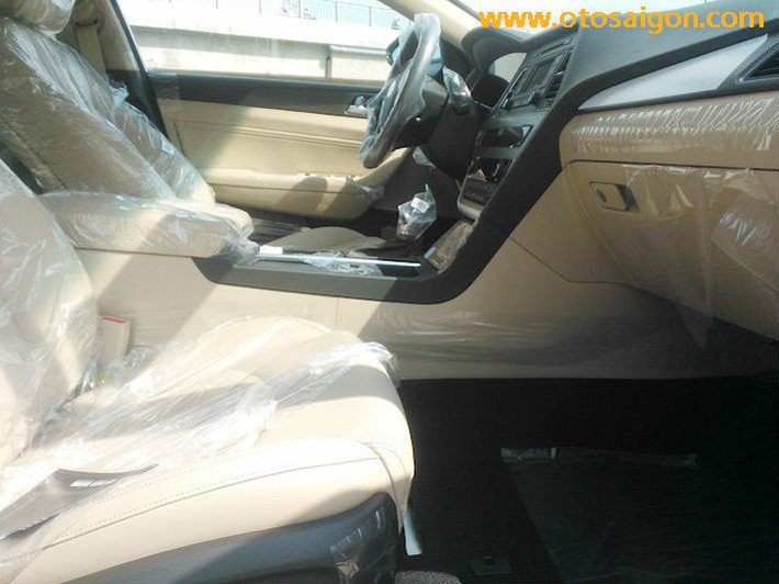 Tuy nhiên với mức giá 1,060 tỷ đồng, Sonata 2015 là một lựa chọn khá hợp lý trong phân khúc xe hạng D hiện nay. Hiện tại Hyundai Thành Công chưa công bố thông tin chính thức nào về Sonata 2015 hoàn toàn mới.