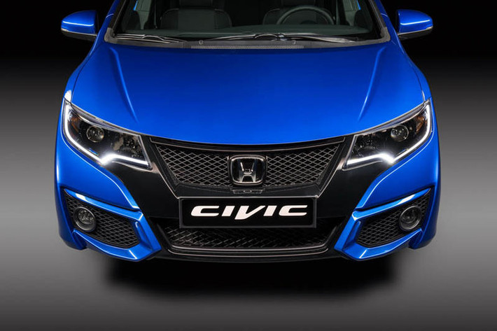Cản trước và cản sau xe cũng được chỉnh sửa.