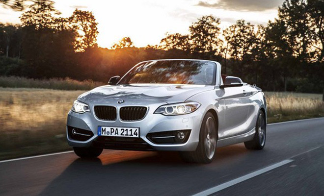 BMW mang tới thủ đô nước Pháp phiên bản 2016 của mẫu xe nhỏ 2-Series mui trần. Mẫu xe này gây chú ý với động cơ công suất 240 mã lực cho bản tiêu chuẩn và động cơ 320 mã lực cho bản tính năng cao M235i.