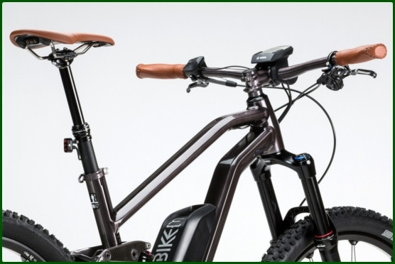 Nhà thiết kế người Pháp Philippe Starck đã cộng tác với nhà sản xuất xe đạp Moustache Bike cho ra mắt một dòng xe đạp điện được đánh giá là tiên tiên nhất hiện nay.