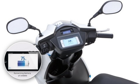Điểm khác biệt lớn nhất của Terra A4000i là xe có thiết kế để cắm iPhone (tương thích với tất cả các loại iPhone trên thị trường) ở vị trí của mặt đồng hồ, cho phép hiển thị thông tin về lượng điện tiêu thụ, mức pin còn lại...