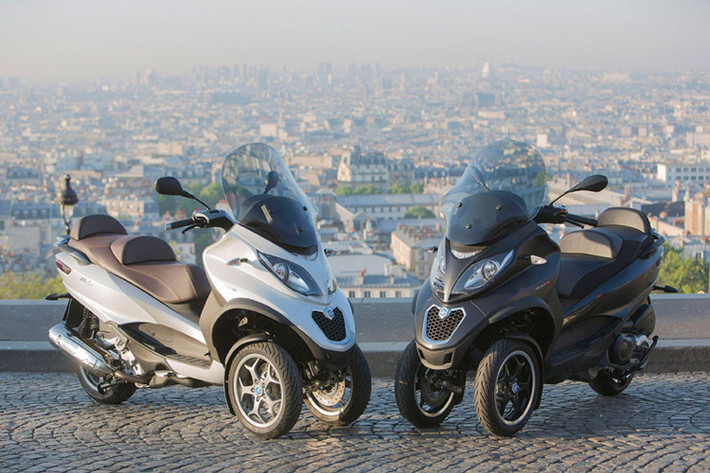 Đối thủ của Yamaha Tricity, mẫu xe Piaggio MP3 là chiếc xe mang đậm phong cách Ý, cực hầm hố và cá tính với mức giá bán đắt nhất trong dòng xe tay ga của Piaggio ở 200 triệu đồng.