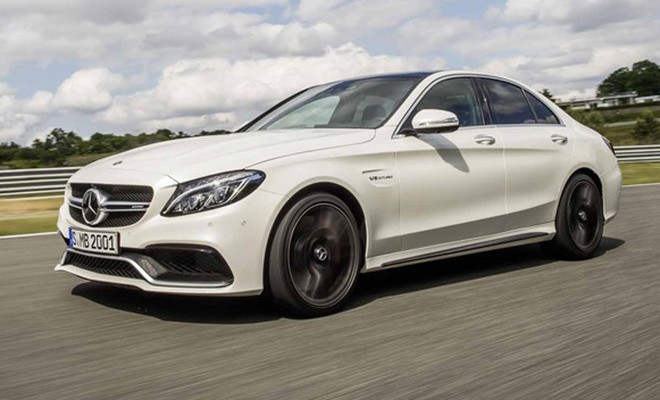 Cái tên được quan tâm nhất của Mercedes trong triển lãm lớn nhất nhì châu Âu là mẫu AMG C63 2015. Đây là đối thủ của mẫu xe tính năng cao BMW M3 và là dòng xe mạnh nhất trong gia đình C-Class. Xe sử dụng động cơ V8 công suất 469 mã lực và chỉ cần 4 giây để tăng tốc từ vị trí xuất phát lên tốc độ 100 km/h.