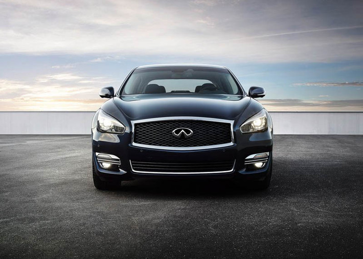 Bản thân Infiniti Q70 có thiết kế gợi cảm, không gian hàng ghế sau rộng nhất trong phân khúc, khả năng vận hành ưu việt, công nghệ tiên tiến và nội thất tinh tế.