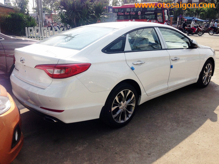 Với ngoại hình ấn tượng và các trang thiết bị khá phong phú, Sonata 2015 hứa hẹn sẽ là một mẫu xe ăn khách trong thời gian tới với mức giá khá hợp lý.