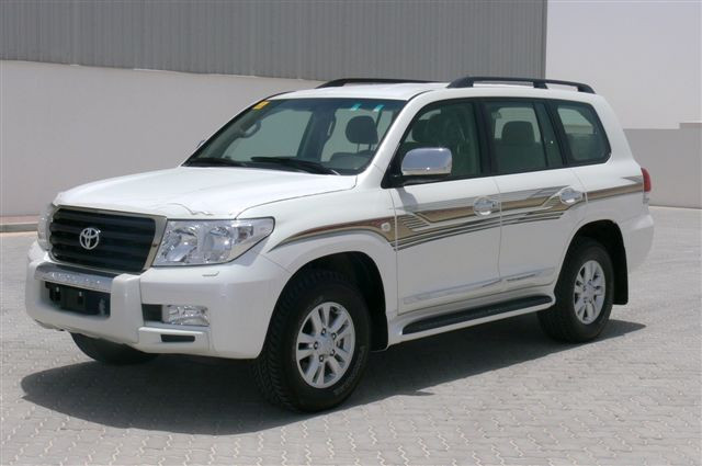 Land Cruiser GXR V8 là mẫu xe địa hình sang trọng của Toyota, được nhập khẩu nguyên chiếc và rao bán với giá 3,7 tỷ đồng tại thị trường Việt Nam.