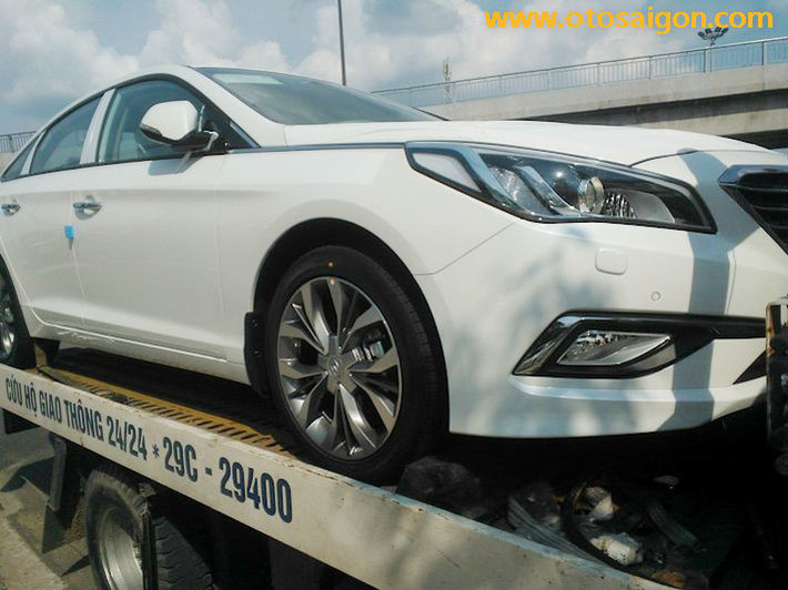 Hyundai Sonata 2015 sẽ vấp phải sự cạnh tranh từ Toyota Camry, Honda Accord hay Mazda6.