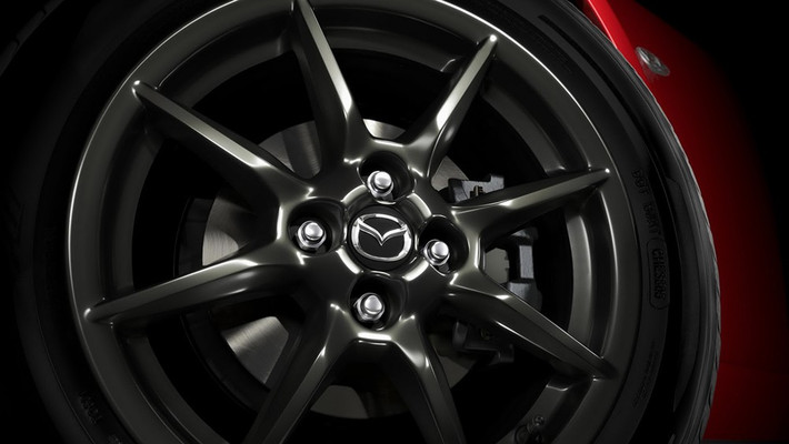 Các thông tin chi tiết về động cơ của MX-5 vẫn còn được Mazda cung cấp khá nhỏ giọt. Mazda MX-5 sẽ sở hữu "quả tim" động cơ xăng SKYACTIV-G, dẫn động cầu trước và sở hữu hệ thống khung gầm SKYACTIV-Chassis độc quyền của hãng.