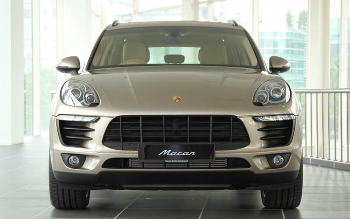 Macan cơ bản có giá bán tại thị trường Malaysia là 130.071 USD (khoảng 2,7 tỷ đồng). Các phiên bản còn lại có giá bán trước thuế và không bao gồm phí đường bộ tại đây là 168.783 - 243.109 USD (3,6 - 5,2 tỷ đồng).