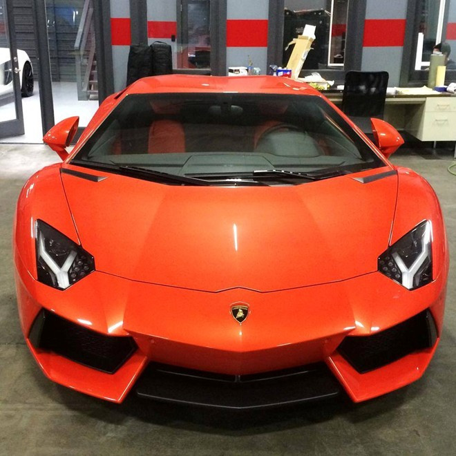 Lamborghini Aventador LP700-4 màu cam. Trong thời gian hành trình, đoàn siêu xe sẽ đi qua những thành phố lớn như San Francisco, Los Angeles, Santa Ana, San Diego, Las Vegas.