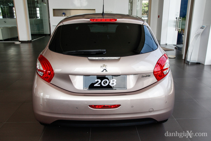 Dù được nhiều khách hàng đón nhận nhưng hạn chế về thị trường phân phối, các showroom chính hãng khiến những mẫu xe này khó tiếp cận được với người tiêu dùng. Với Peugeot 208, mẫu xe này sẽ dễ dàng đến gần người tiêu dùng hơn nhờ sự chống lưng của Thaco.