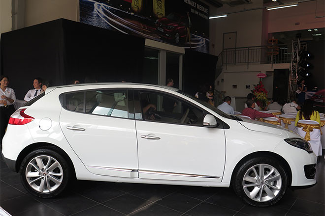 Giống như đối thủ Peugeot 208, Megane RS sở hữu thiết kế mang đậm chất châu Âu với những đường nét đơn giản nhưng tinh tế và hiện đại.