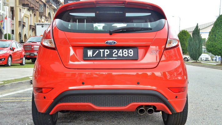 Tại thị trường Malaysia, mẫu xe thể thao nhỏ gọn này cạnh tranh với thương hiệu xe Pháp Peugeot 208 GTi có giá bán 139.888RM (890 triệu VNĐ).