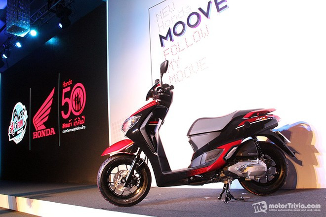 Moove là mẫu xe tay ga mới nhất của Honda tại thị trường Thái Lan. Đối tượng khách hàng mà hãng xe Nhật Bản hướng tới là những người trẻ tuổi, năng động và ưa thích sự hiện đại, cá tính.