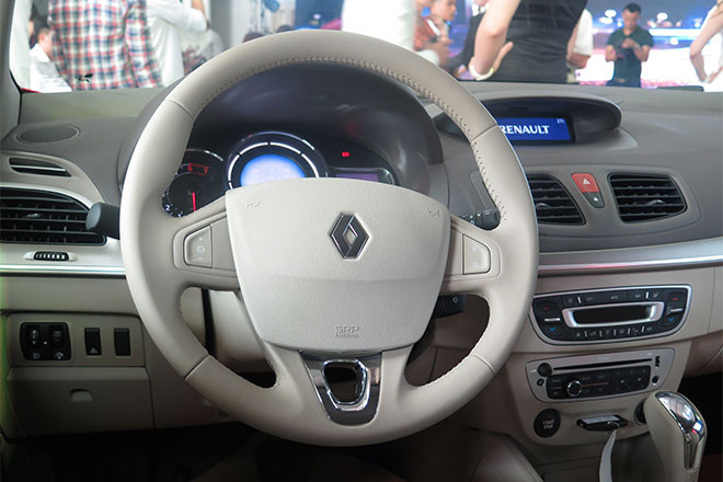 Phiên bản về Việt Nam của Megane hatchback sử dụng động cơ 4 xi-lanh thẳng hàng có dung tích 1.6 lít cho công suất 110 mã lực tại 6.000 vòng/phút và mô-men xoắn cực đại 195 Nm tại 3.750 vòng/phút.