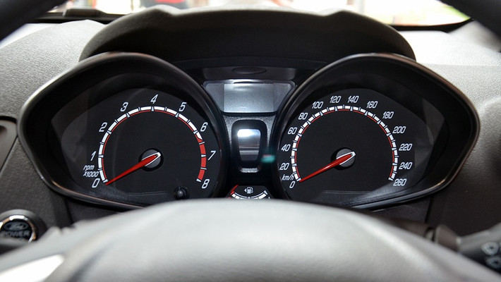 Fiesta ST cũng là một mẫu xe an toàn cao với hàng loạt thiết bị tiêu chuẩn như phanh ABS, phân phối lực phanh điện tử EBD, hỗ trợ phanh, cân bằng điện tử ESC, hỗ trợ khởi động ngang dốc và bảy túi khí.