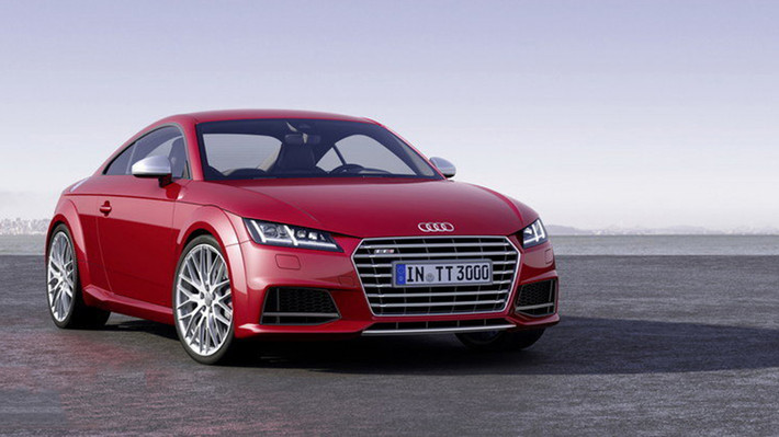 Audi TT 2015. Đây là mẫu xe thể thao nhỏ gọn mang phong cách thiết kế tinh tế, bắt mắt cùng những công nghệ hiện đại nhất của Audi. Với 2+2 chỗ ngồi, nội thất của Audi TT 2015 có thiết kế đậm chất thể thao, sang trọng. Mẫu Coupe này được trang bị hàng loạt hệ thống thông tin giải trí và hỗ trợ tiên tiến của Audi nhằm mang lại sự thoải mái nhất cho hành khách.