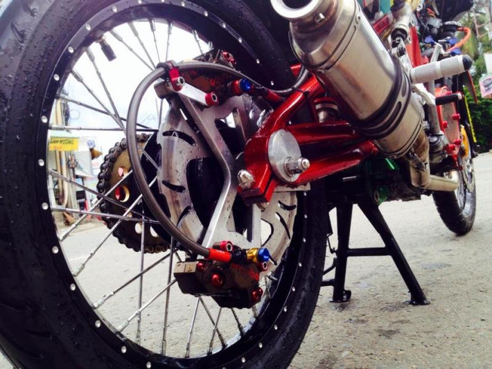 Heo Brembo chổng ngược độc đáo cùng gắp độ độc.