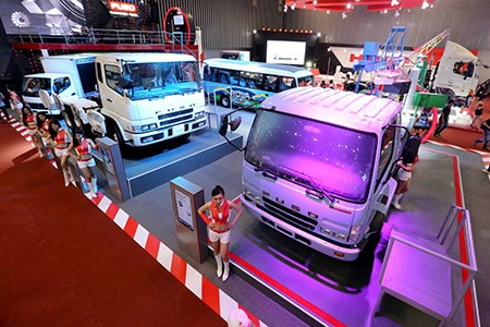 Mạnh tay đầu tư vào xe tải, Mercedes-Benz phải chăng đã bắt đầu "chán" xe sang và dần chuyển hướng kinh doanh tại Việt Nam?