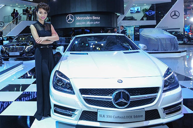 Triển lãm xe Việt Nam đã chính thức khép lại nhưng màn trình diễn của nhãn xe sang Mercedes tại sân chơi này vẫn để lại dư âm với 12 mẫu xe tiền tỷ và đội ngũ đông đảo các tên tuổi nổi tiếng trong làng giải trí như Thu Minh, Đan Trường.