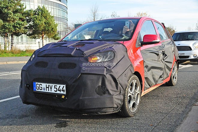 Phiên bản 2016 của mẫu xe nhỏ ăn khách nhất tại Việt Nam, Kia Morning (hay còn gọi là Kia Picanto) vừa bị rò rỉ ảnh chạy thử.